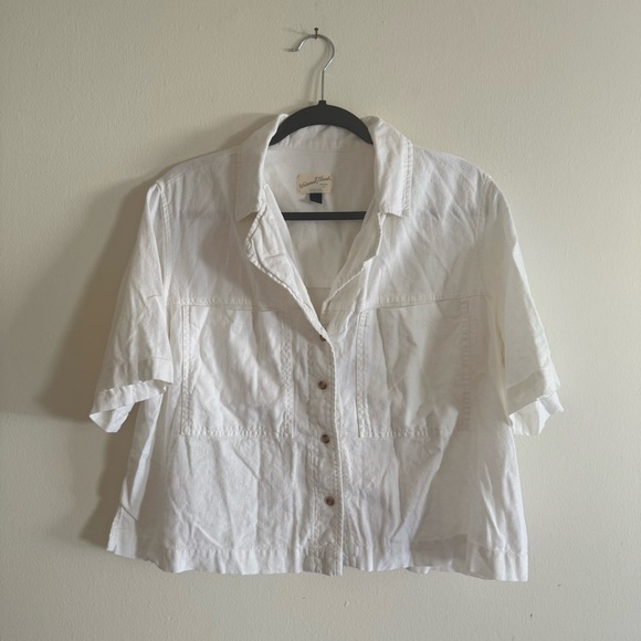 Universal Thread • White Cropped Button-Up Shirt - Picture 1 of 3